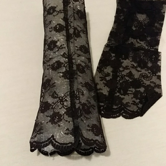 Black Lace Fingerless Gloves Gothic Wedding Gloves - Picture 4 of 9